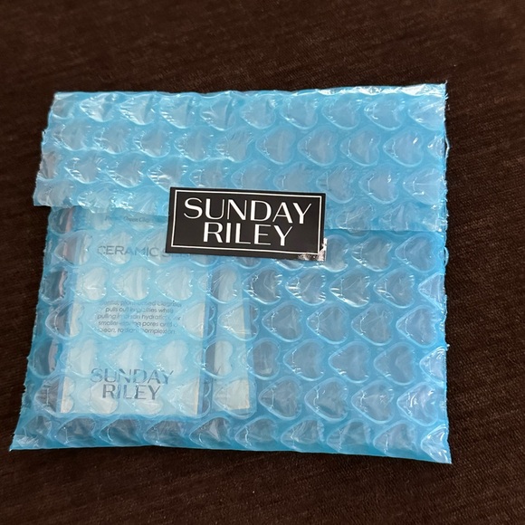 Nwt sunday riley samplers set. 5 samples. Made in France. - Picture 2 of 4